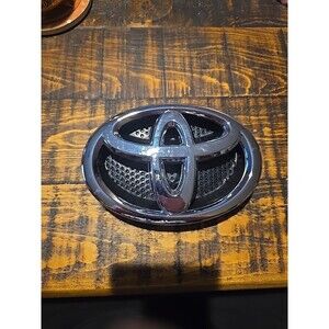 2013 - 2015 TOYOTA RAV4 FRONT BUMPER GRILLE GRILL EMBLEM OEM 75312-12320
